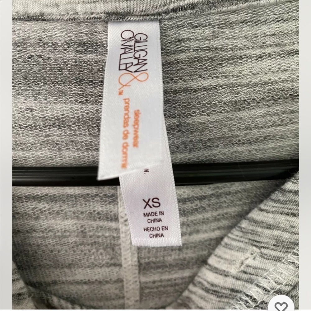🎉4/$25 Gilligan & O'Malley Sleepwear Gray Stripe Hooded Lounge Wear Shirt XS - Picture 2 of 5